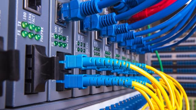 Rack switch with yellow LC fiber and blue copper patch cords